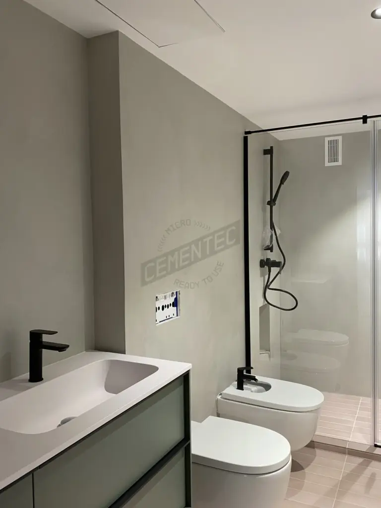 cementec-job-bathroom-25-microcementlocation.webp